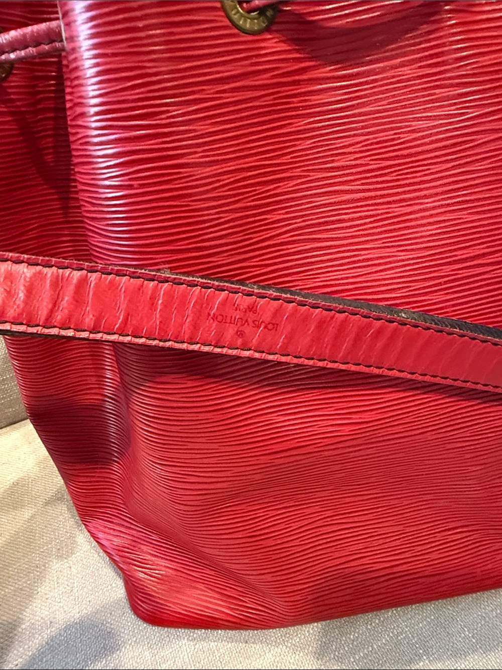 Louis Vuitton Epi Petit Noé Castilian Red Bucket Bag w/ Dust Bag - Picture 13 of 16